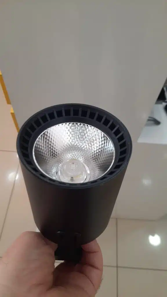 Raylı LED Spotlar İşe Yarar mı? 3 | İnceleriz Bilinçli Tüketici Rehberi: Tarafsız Ürün, Yapay Zeka ve Teknoloji İncelemeleri Led Spot Rayli