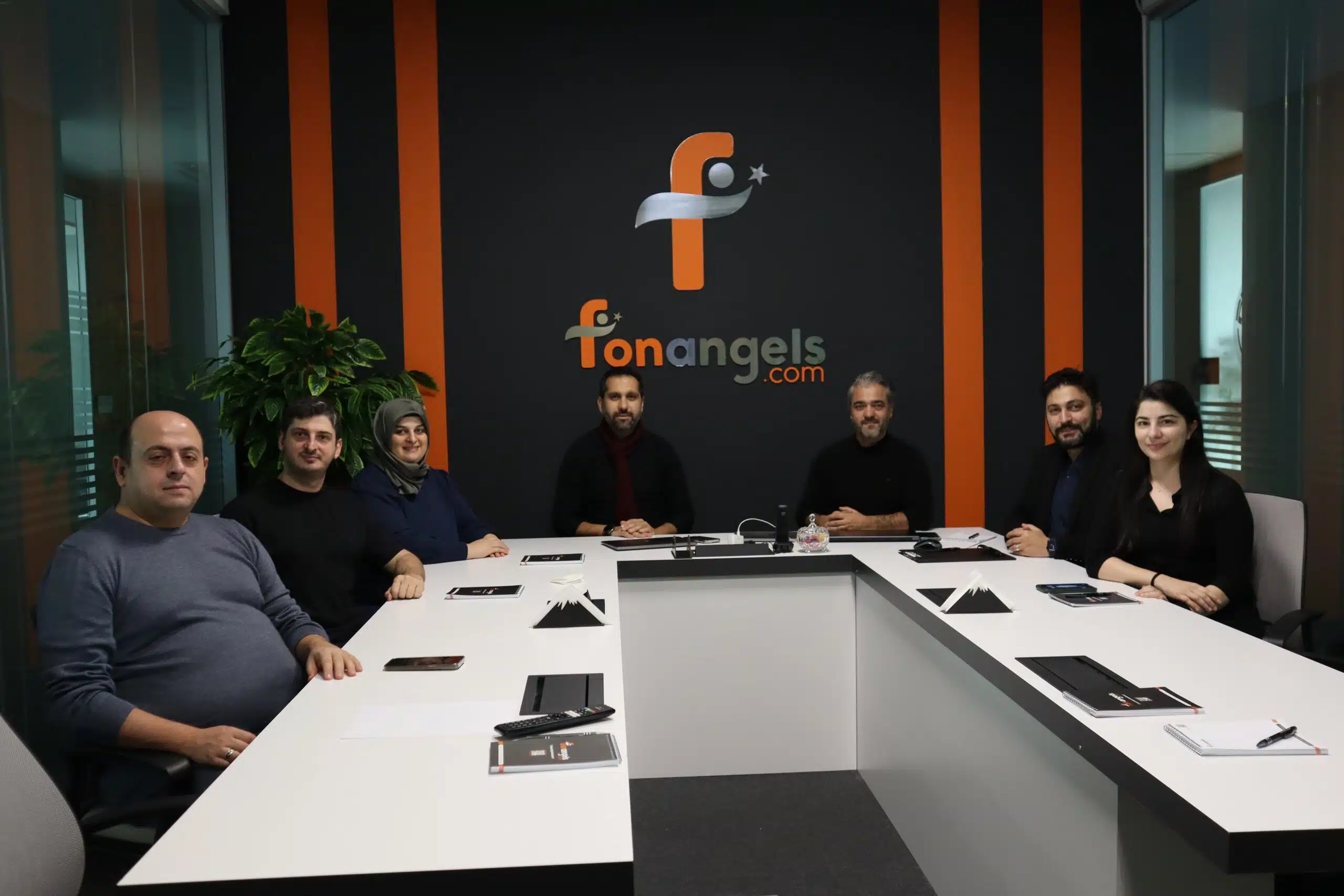 Fonangels ve Minyatür Tuğla: Yenilgiden Zaferin Hikayesi