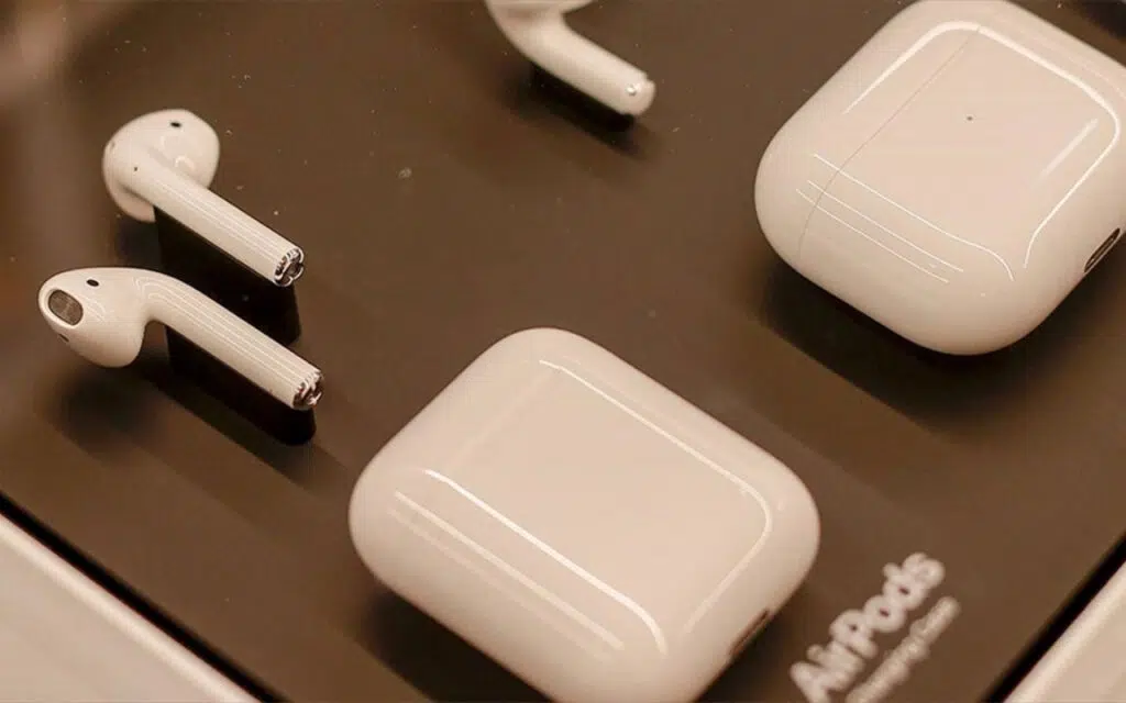 Apple'dan Dil Bariyerlerini Yıkan Hamle: AirPods Canlı Çeviri Geliyor! 1 | İnceleriz Bilinçli Tüketici Rehberi: Tarafsız Ürün, Yapay Zeka ve Teknoloji İncelemeleri AirPods Canlı Çeviri Geliyor
